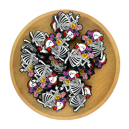 20pcs Silicone Focal Beads Halloween Skeleton Holding Flowers with Banner 2