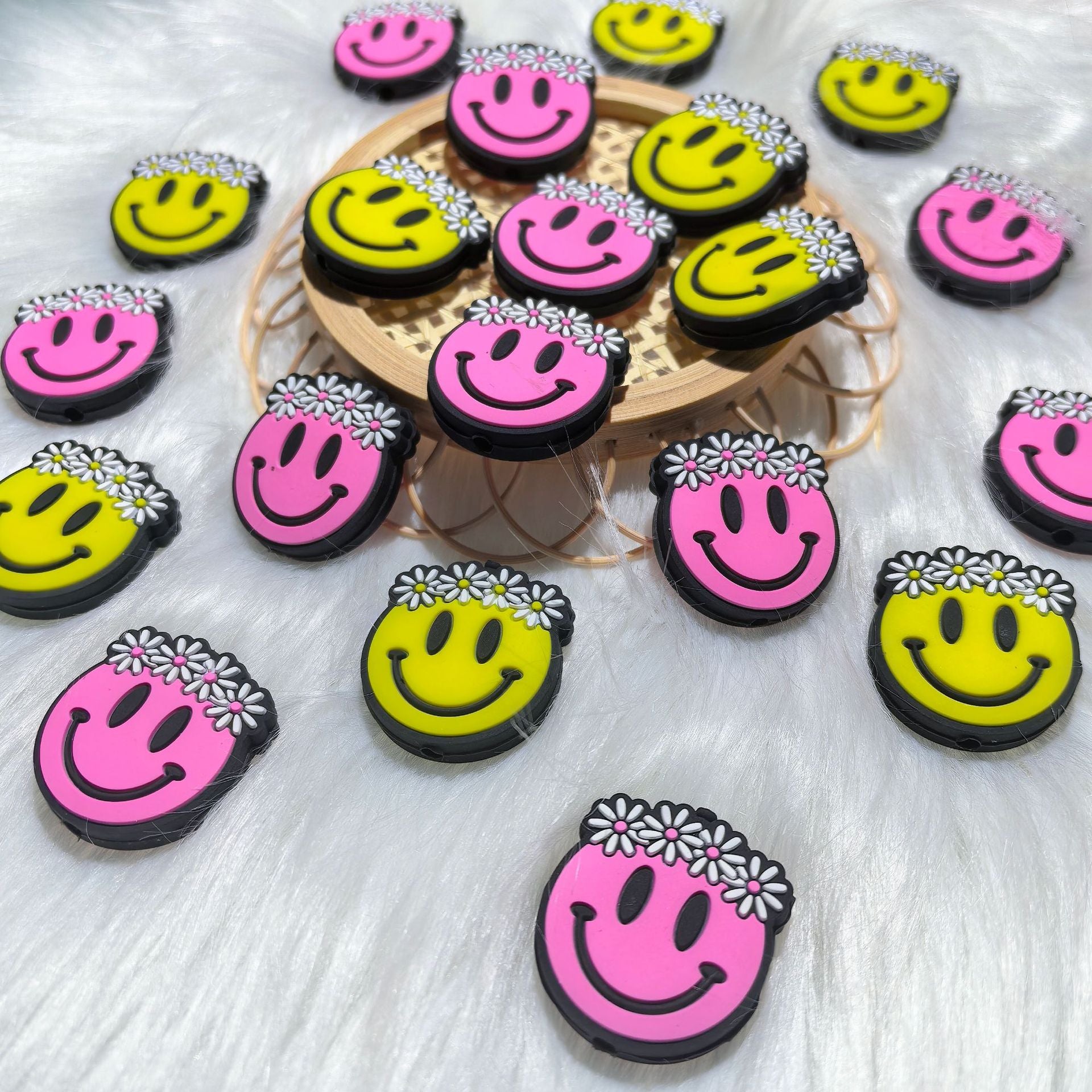 20Pcs Silicone Focal Beads Smiley Flower Smiling Face with Daisy Crown 2