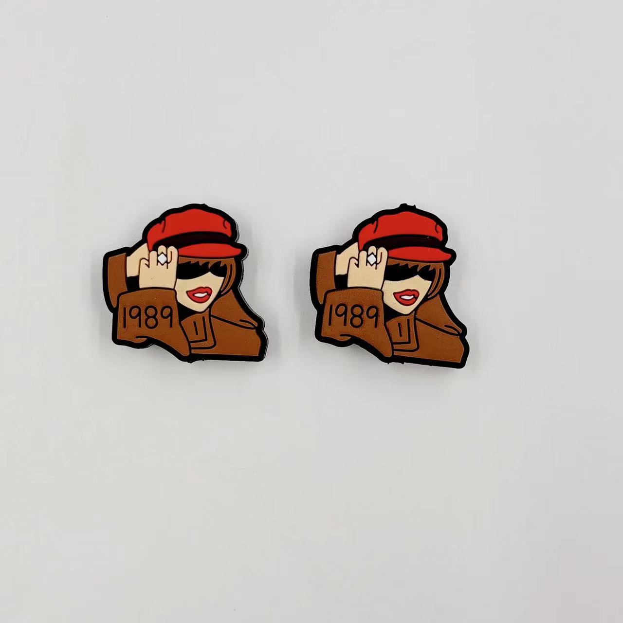 20pcs Silicone Focal Beads Female Musician with Guitar and Red Hat Design 7
