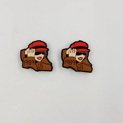 20pcs Silicone Focal Beads Female Musician with Guitar and Red Hat Design 7