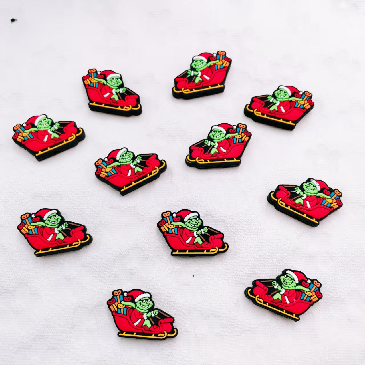 20Pcs Silicone Focal Beads Christmas Green Furry Character Scowling Face Sleigh
