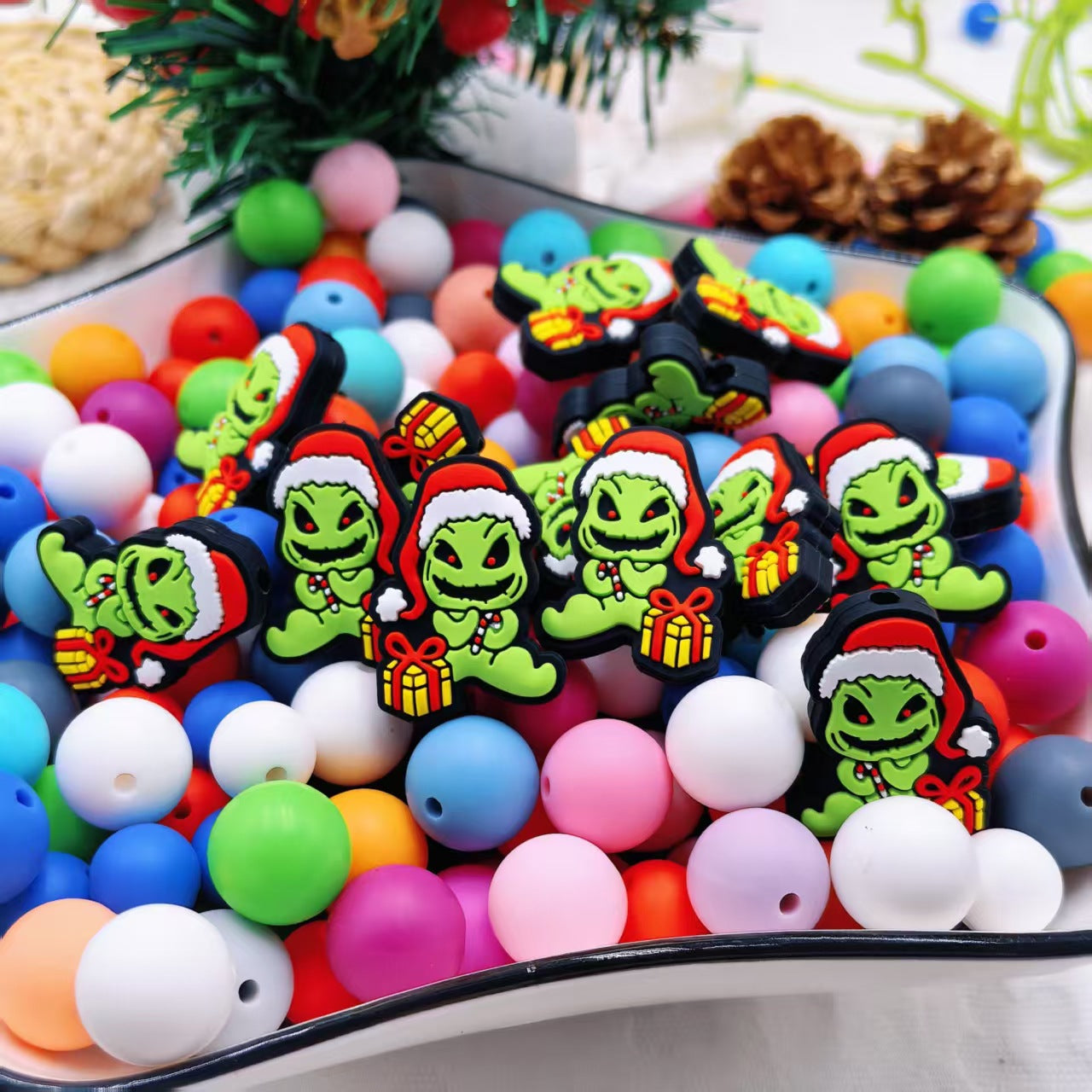 20Pcs Silicone Focal Beads Christmas Halloween Green Furry Character Scowling Face