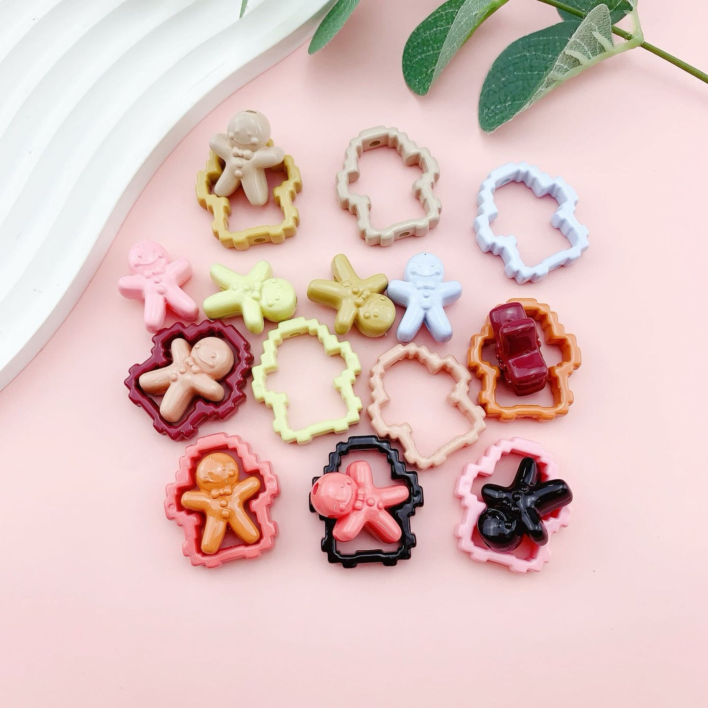 10Pcs 30.5x27.5mm Smiley Gingerbread Man Acrylic Beads DIY Bracelet Making 2
