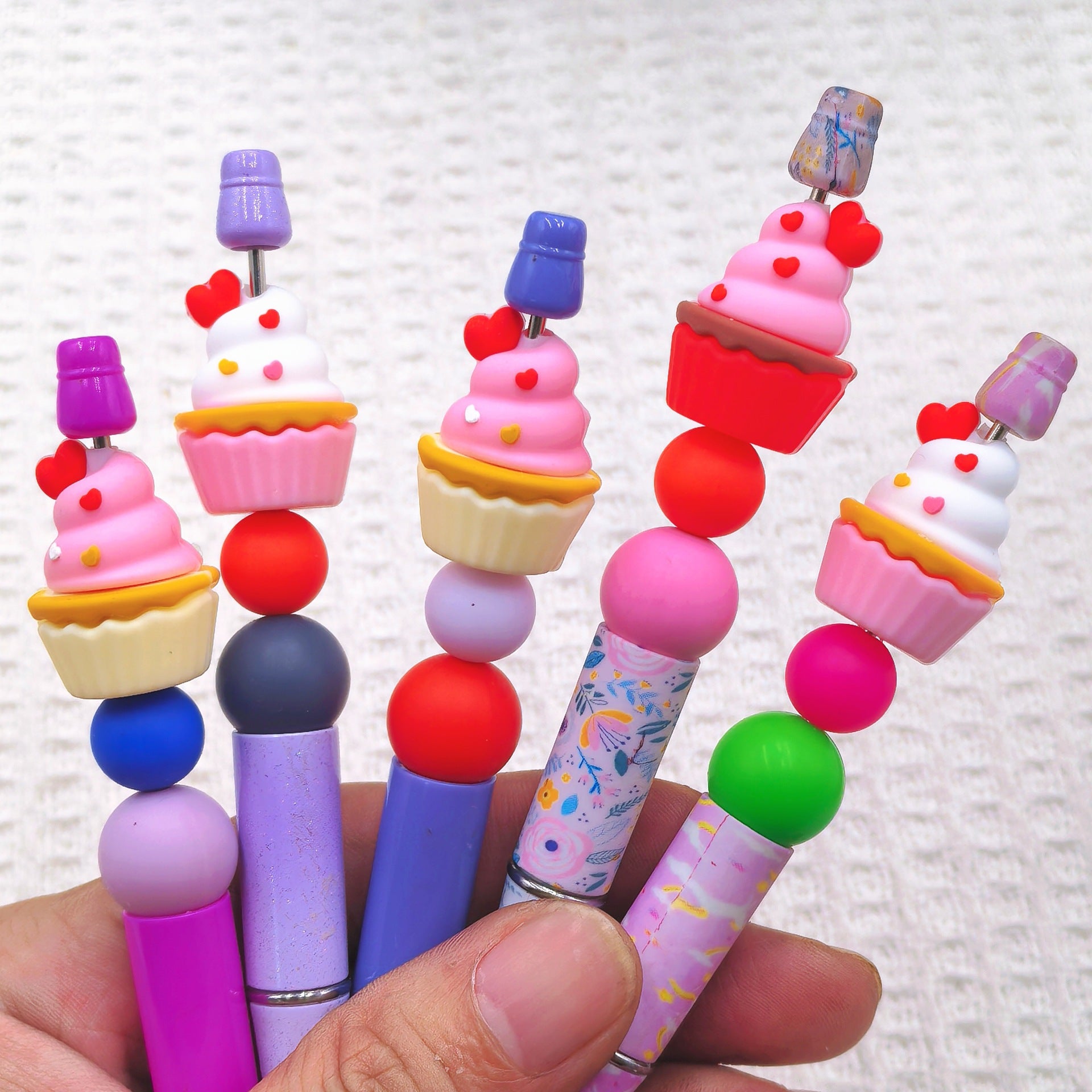 20Pcs Silicone 3D Focal Beads Valentine'S Day Small Cake Holding Heart