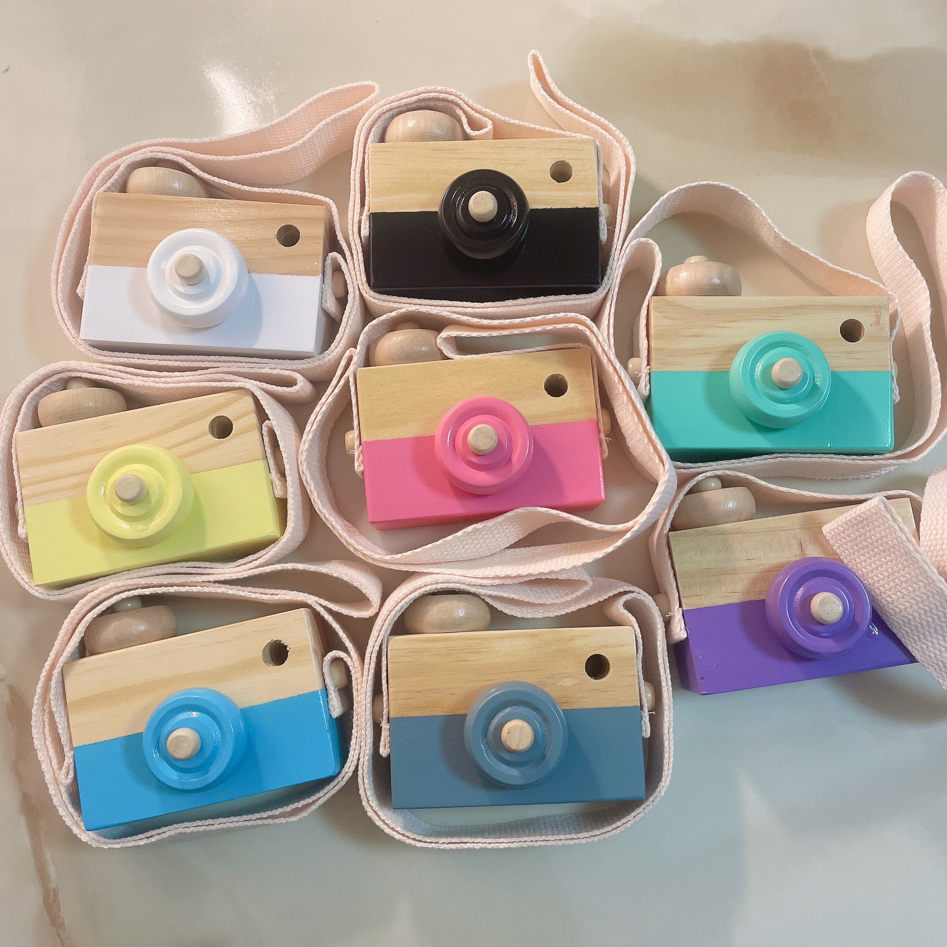 Wooden Pretend Play Camera Toy for Toddlers 8x9x3.5cm 2