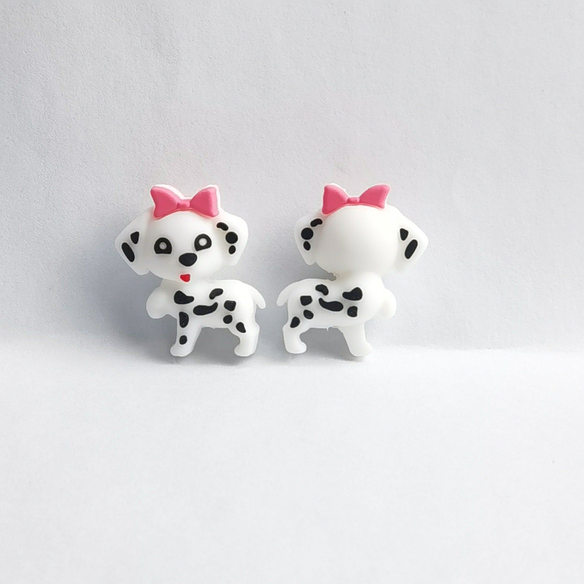 20Pcs Silicone 3D Focal Beads White Dog Holding Red Flower Shell Topper 9