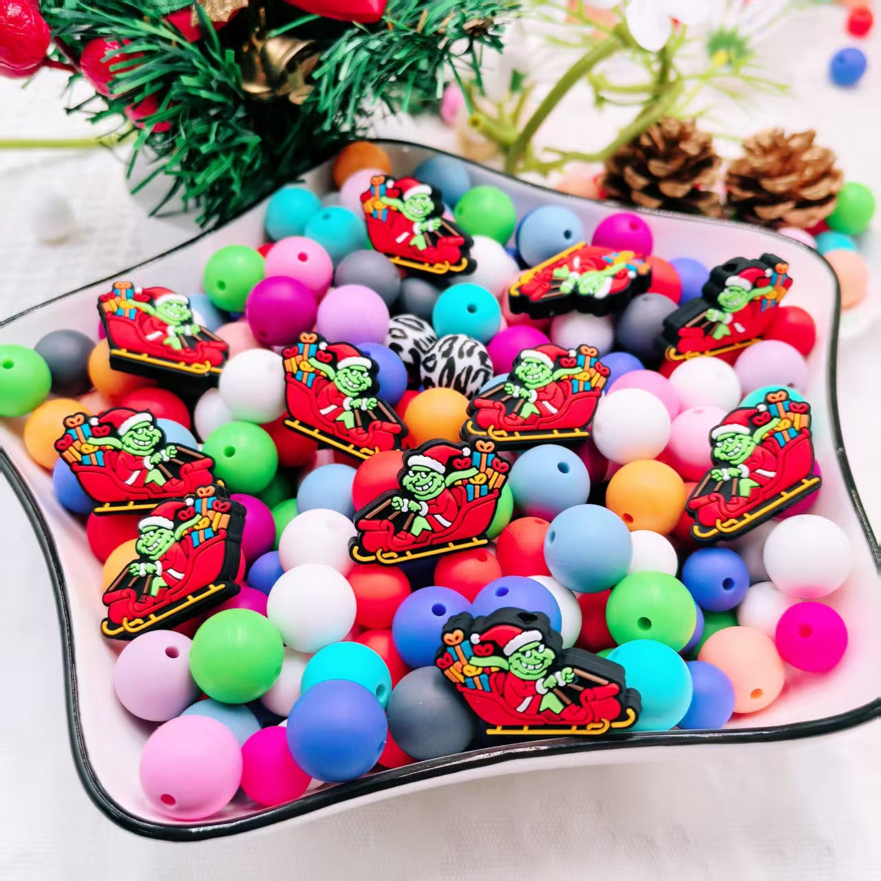 20Pcs Silicone Focal Beads Christmas Green Furry Character Scowling Face Sleigh 2