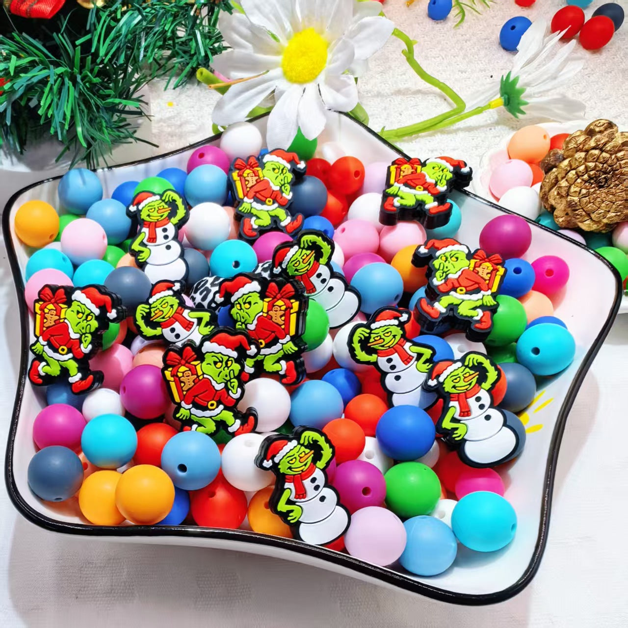 20Pcs Silicone Focal Beads Green Furry Character Scowling Face with Santa Hat 4