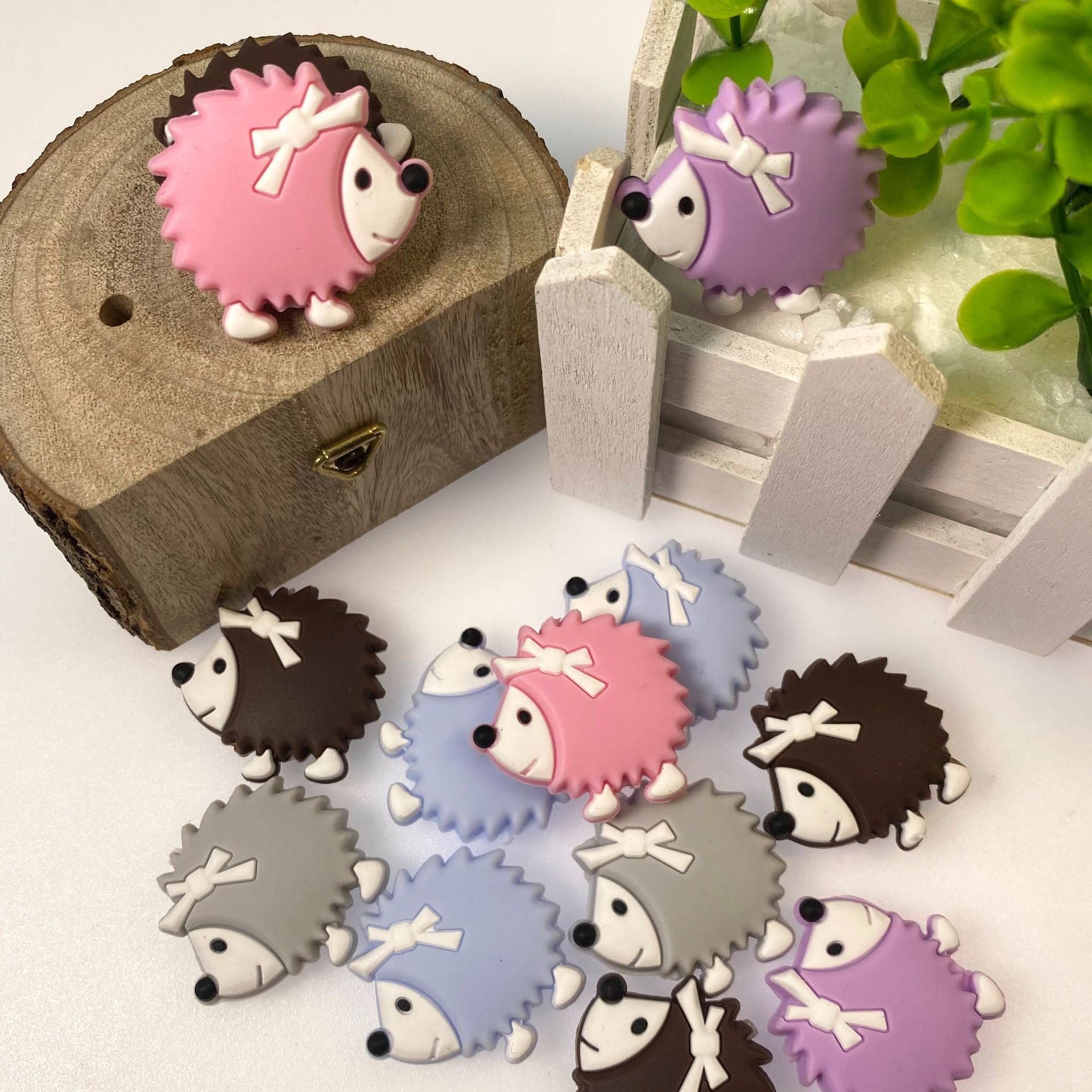 20pcs Silicone Focal Beads Hedgehog Side Profile with Bow 2