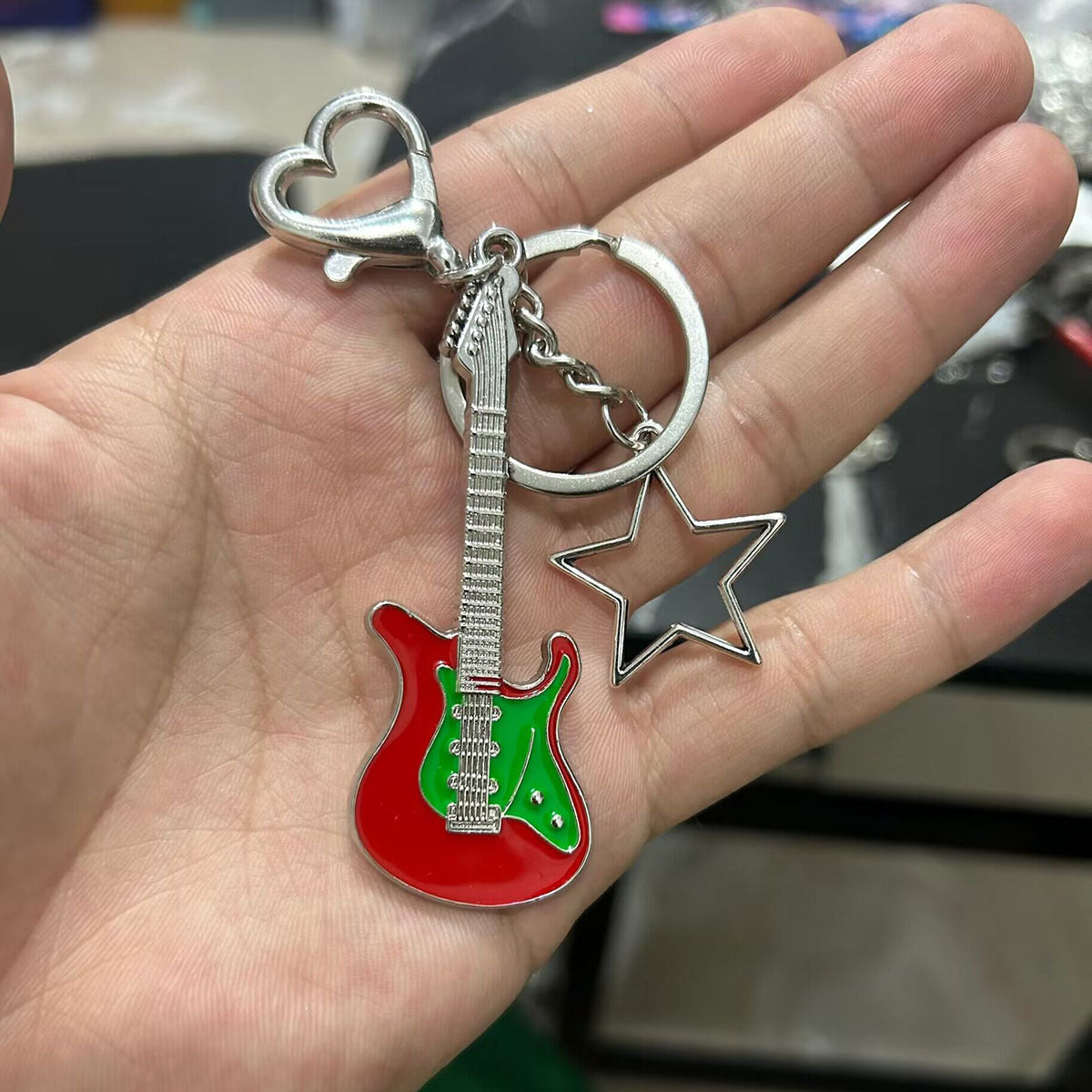 Guitar Five-Pointed Star Zinc Alloy Keychain with Heart Charm 24