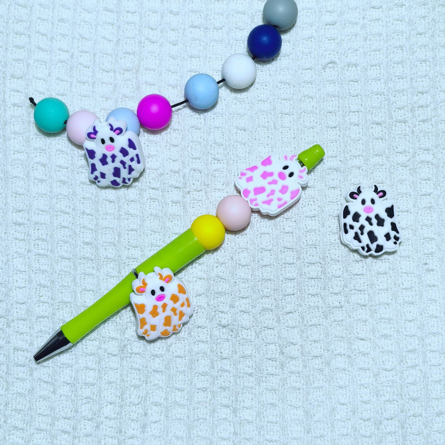 20Pcs Silicone Focal Beads Halloween Colored Cow Front Facing 4