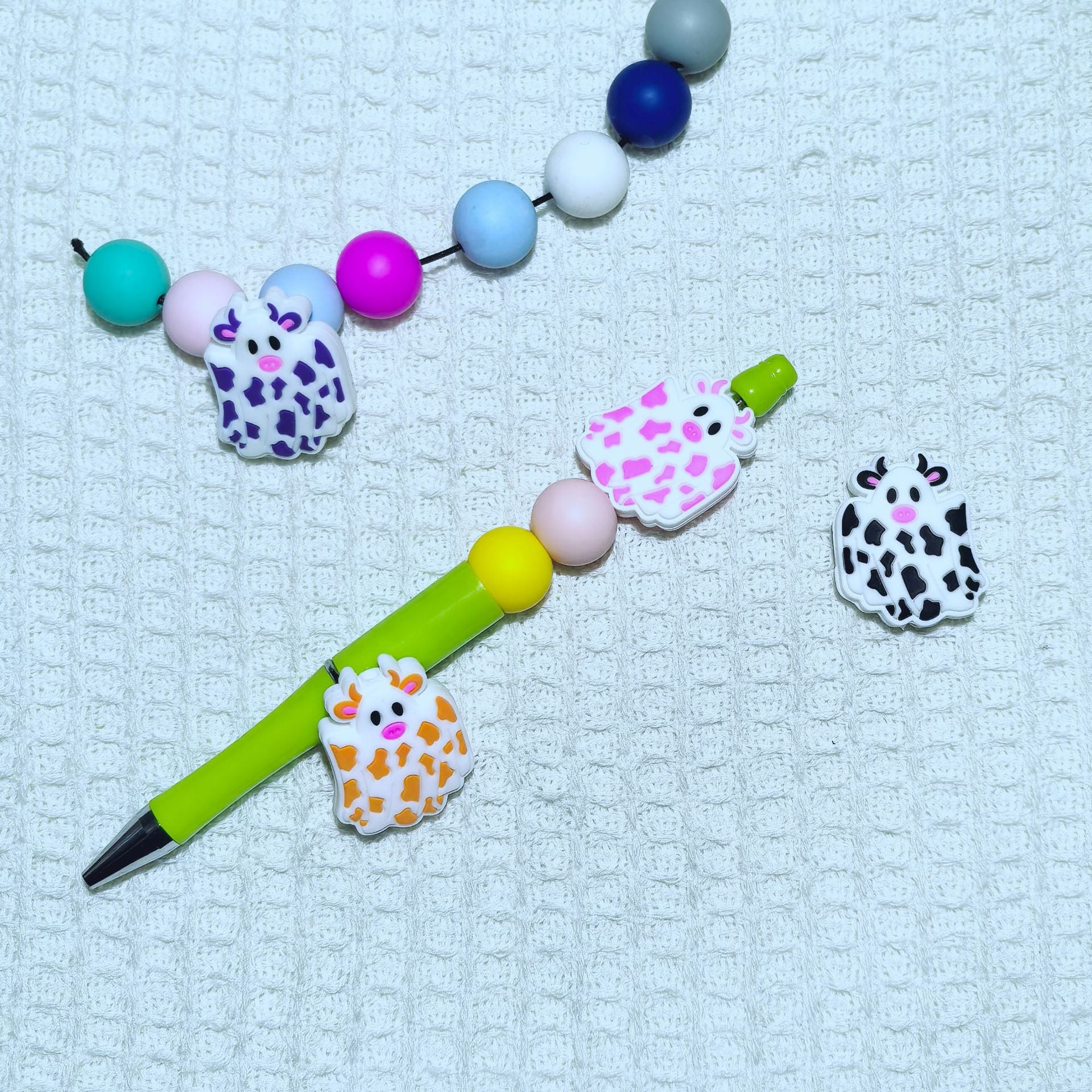 20Pcs Silicone Focal Beads Halloween Colored Cow Front Facing 4