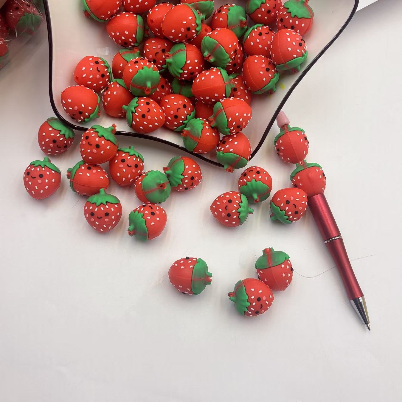 20Pcs Silicone 3D Focal Beads Strawberry With Leaf Top 5