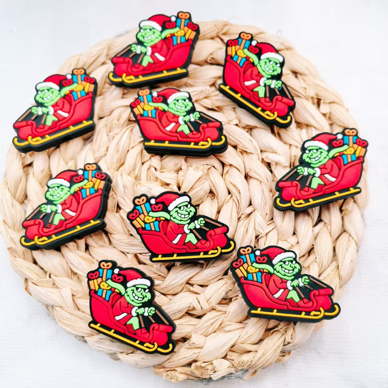 20Pcs Silicone Focal Beads Christmas Green Furry Character Scowling Face Sleigh 4