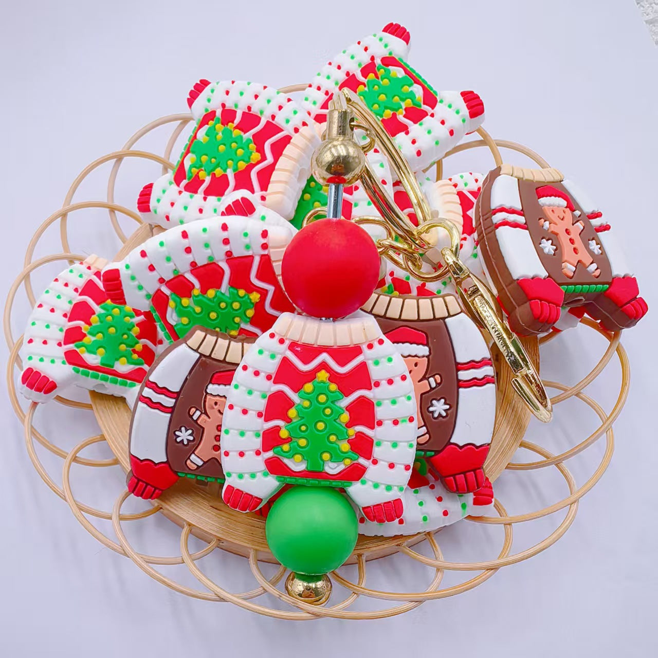 20pcs Silicone Focal Beads Christmas Tree Costume with Sweater Design