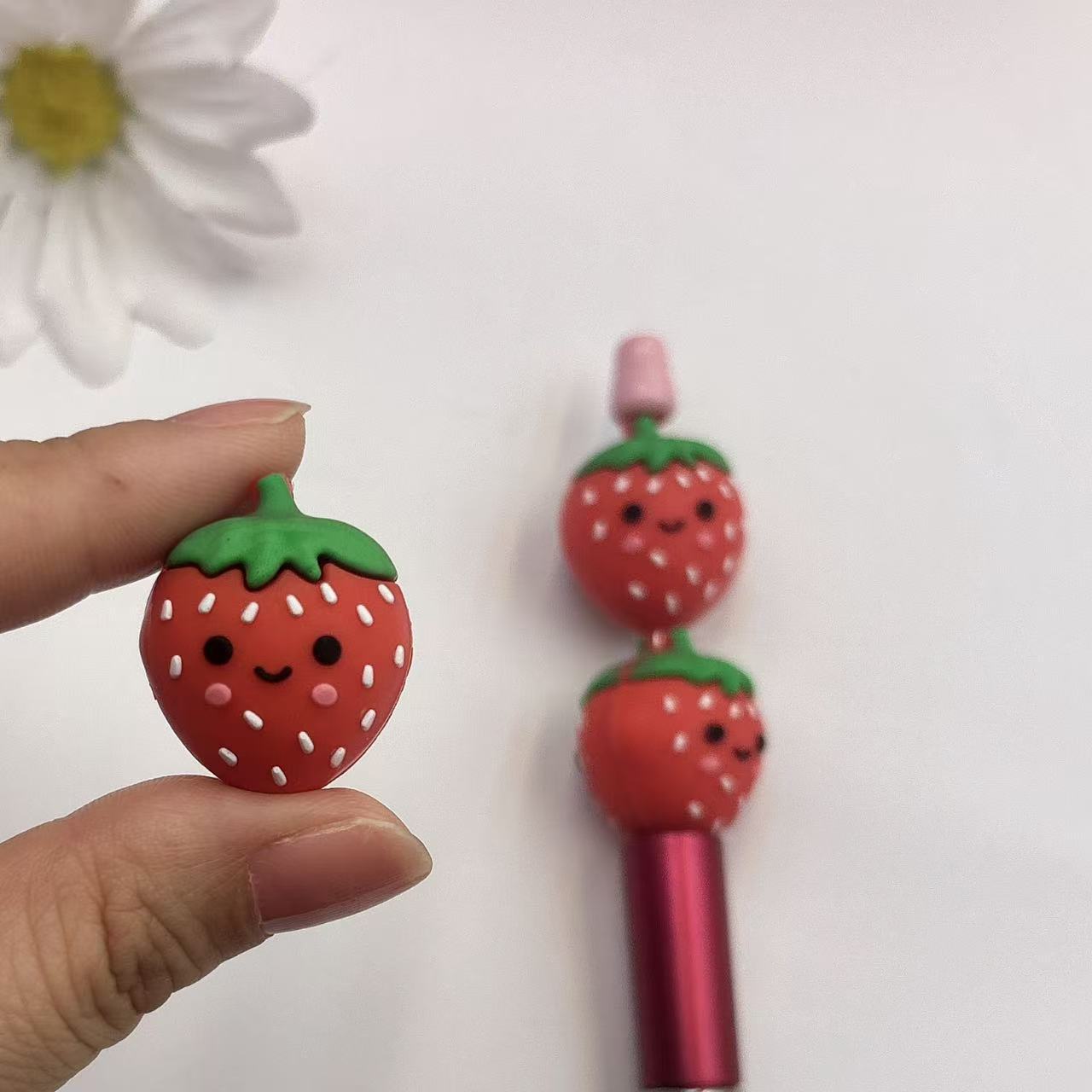 20Pcs Silicone 3D Focal Beads Strawberry With Leaf Top 4