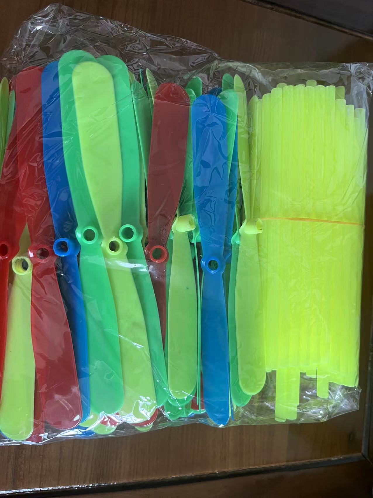Plastic Hand Rubbing Dragonfly Wind Up Toy Leaf Length 17cm 100pcs 4