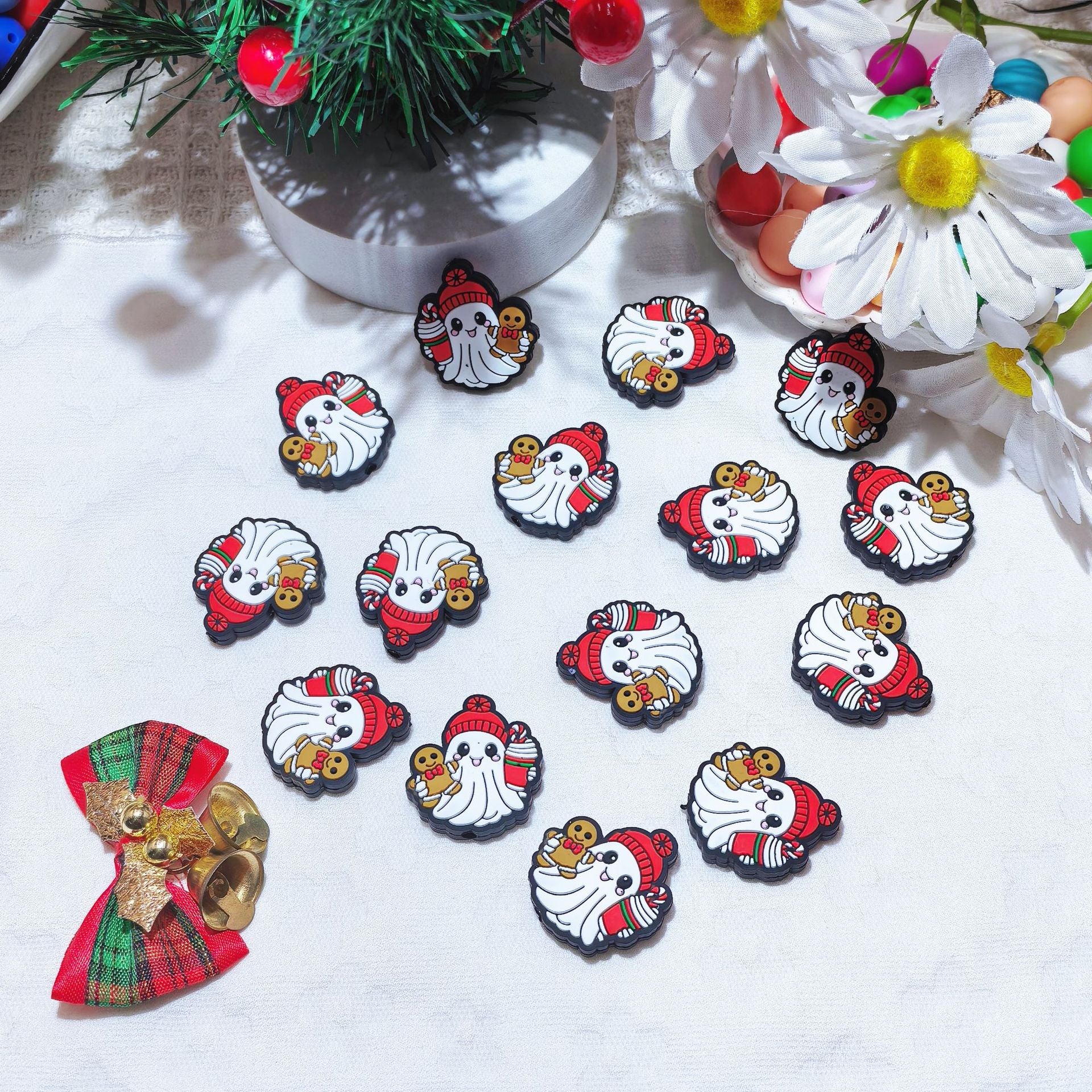 20pcs Silicone Focal Beads Halloween Ghost Holding Gingerbread and Drink 4