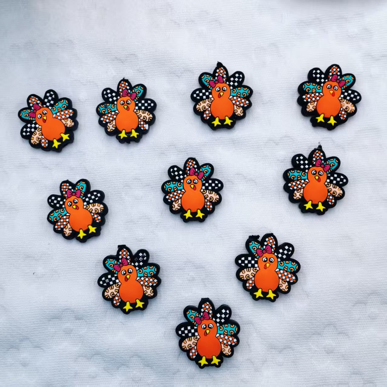 20Pcs Silicone Focal Beads Colorful Peacock Holding Feather Fan 4