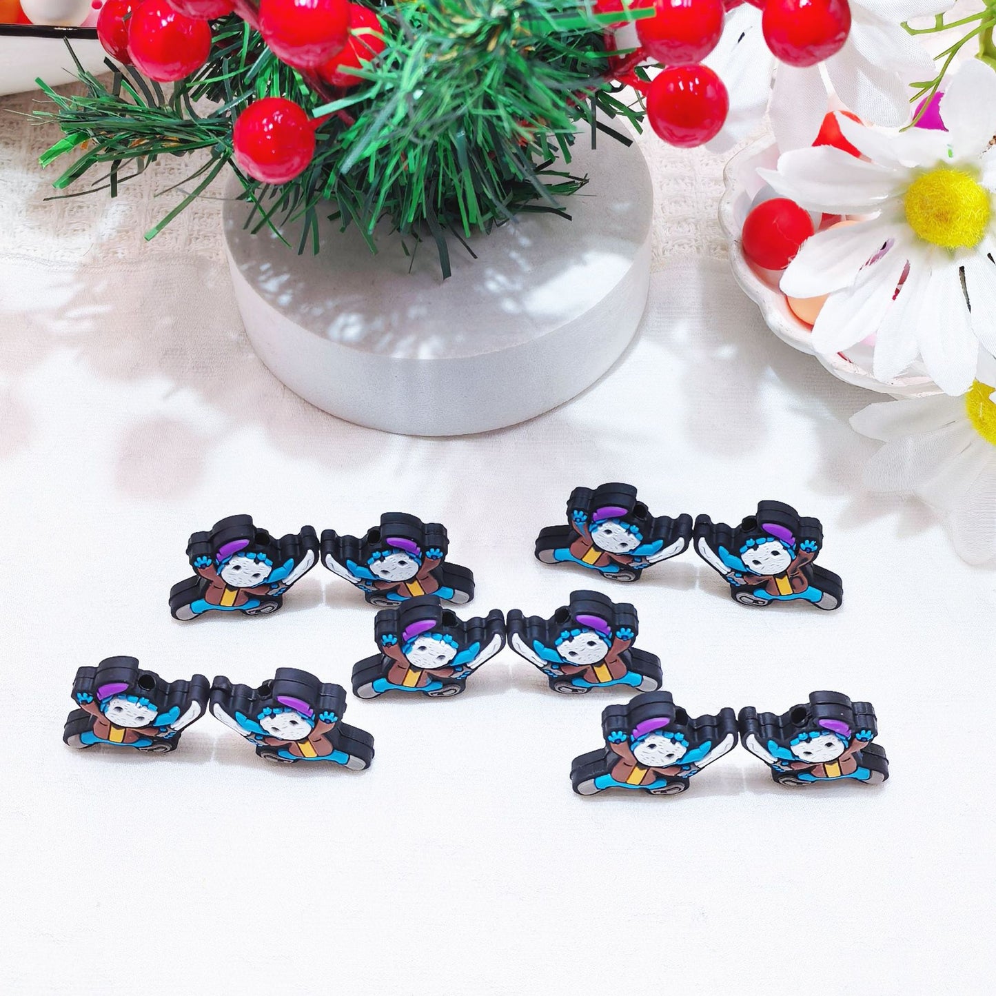 20Pcs Silicone Focal Beads Ghost Face Blue Alien Character Large Ears 3