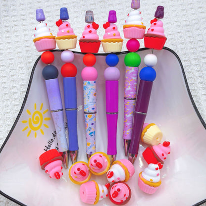 20Pcs Silicone 3D Focal Beads Valentine'S Day Small Cake Holding Heart 2