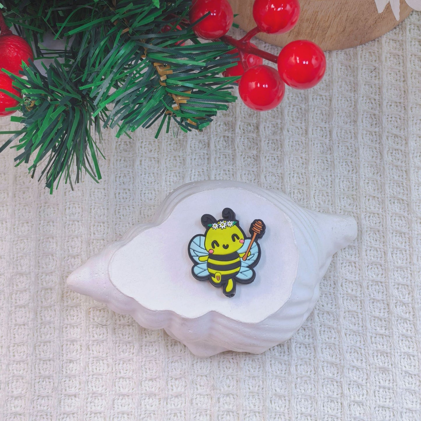 20Pcs Silicone Focal Beads Multi Type Small Bees Assorted Designs 8