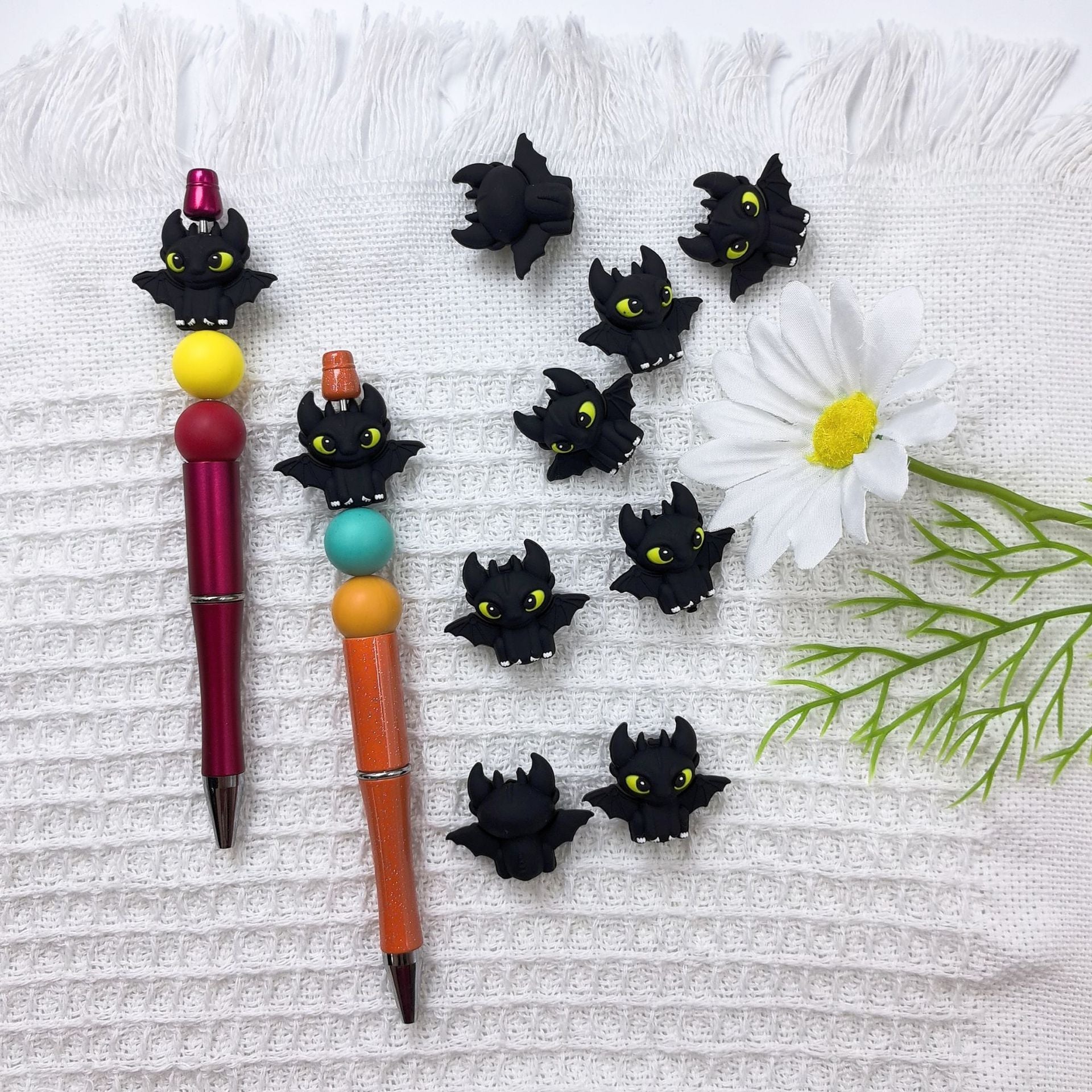 20Pcs Silicone 3D Focal Beads Black and White Dragon Character Sitting Pose 3