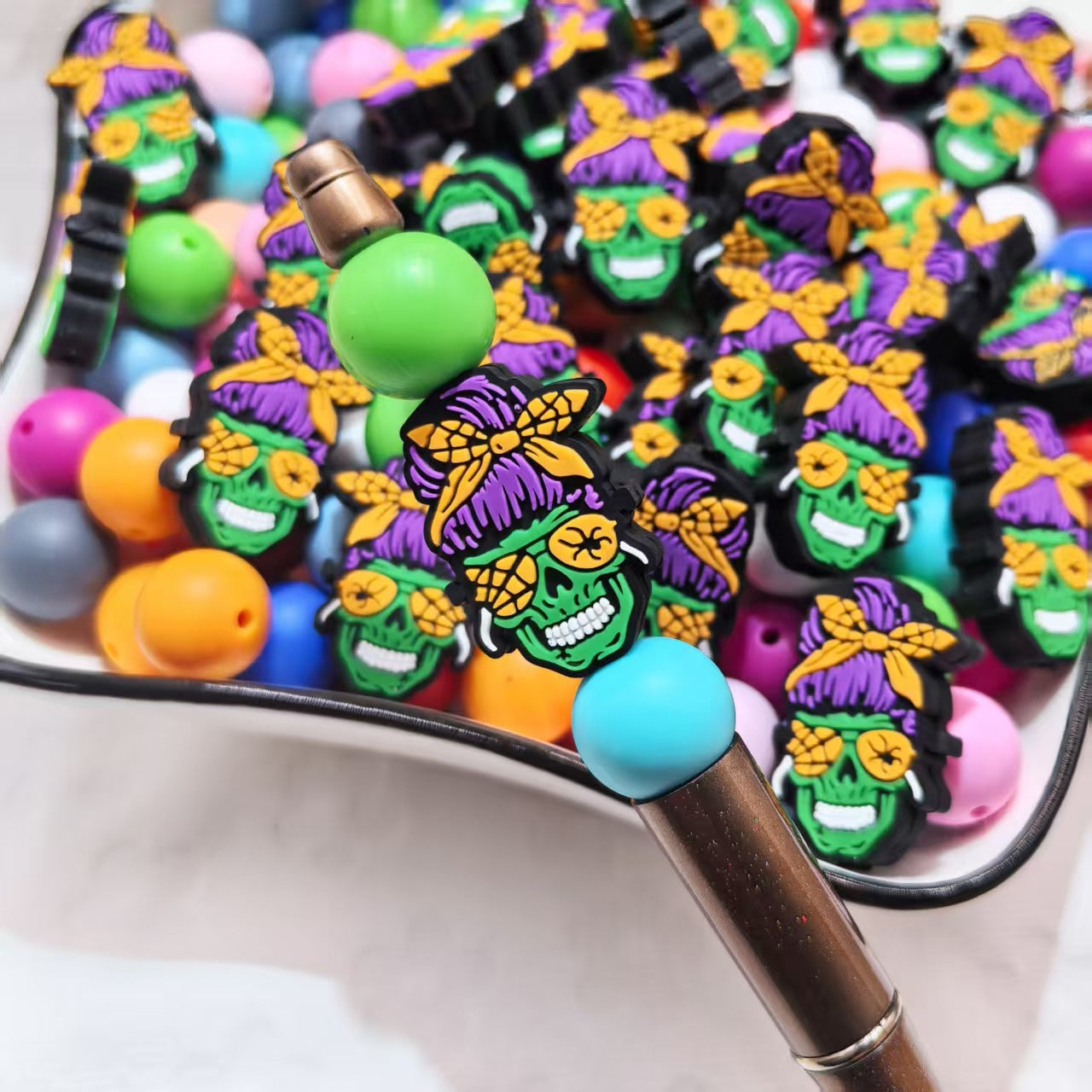 20Pcs Silicone Focal Beads Green Alien Head with Bandana 3