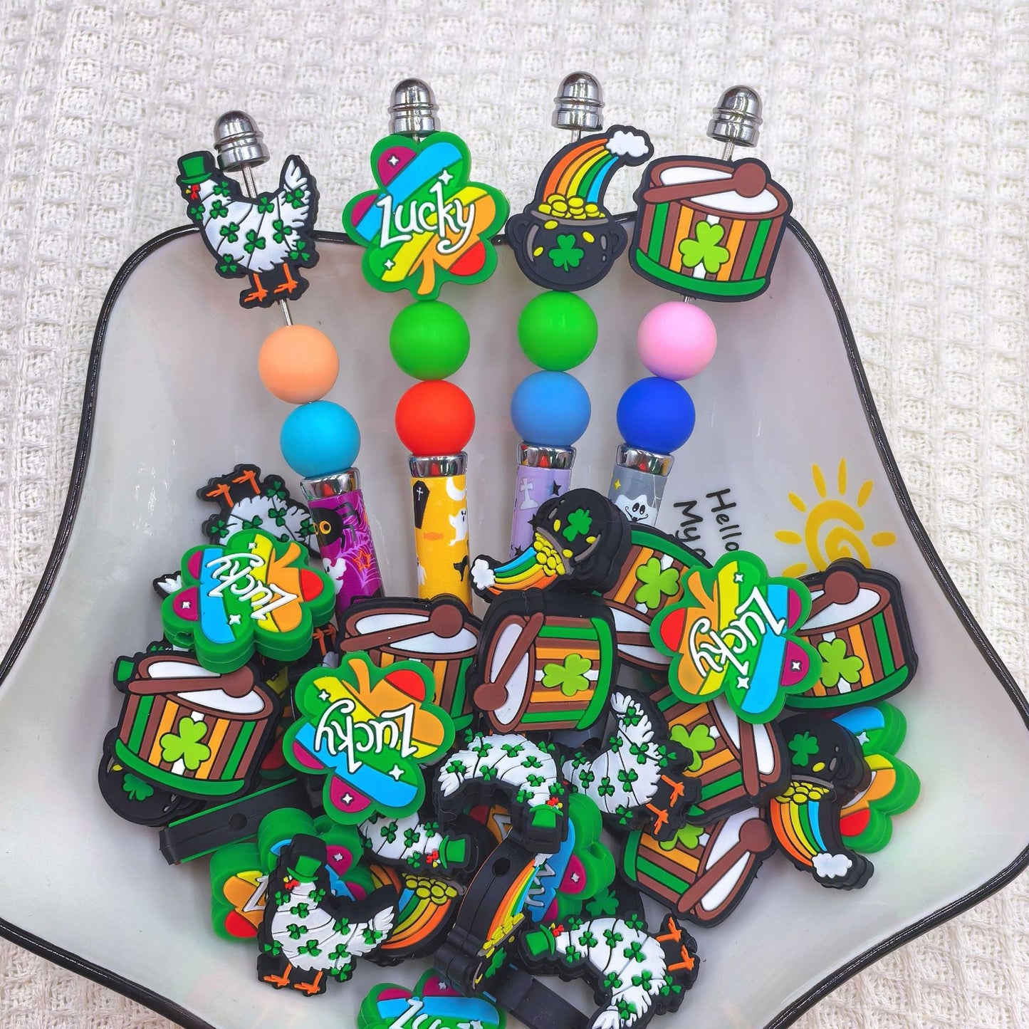 20Pcs Silicone Focal Beads Lucky Grass Rainbow Pot Drum and Hen Design 2