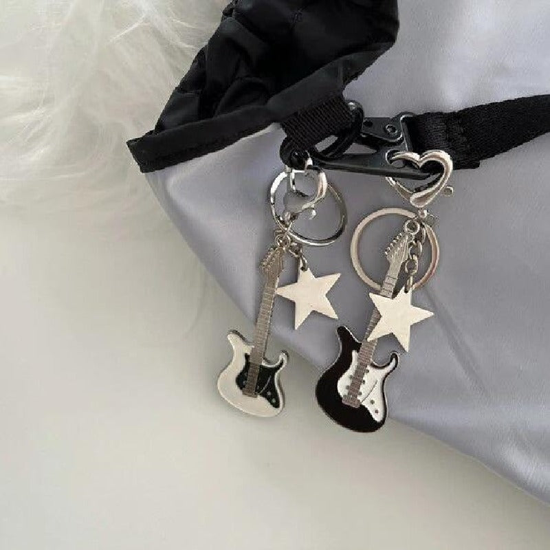 Guitar Five-Pointed Star Zinc Alloy Keychain with Heart Charm 3