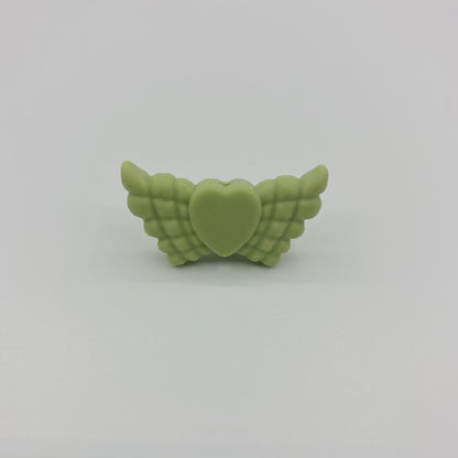 20pcs Silicone Focal Beads Wing Shape with Heart Center 18