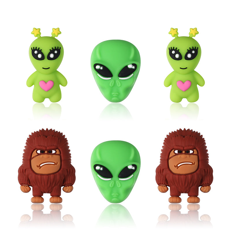 20Pcs Silicone 3D Focal Beads Green Alien Bigfoot Holding Heart