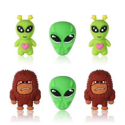 20Pcs Silicone 3D Focal Beads Green Alien Bigfoot Holding Heart