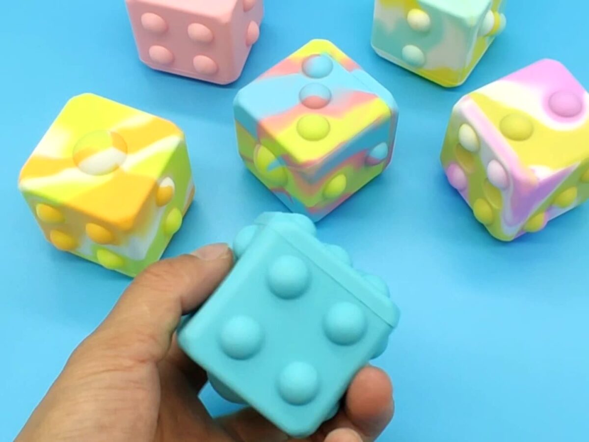 Gelbblau 3D Pop Its Kugelwürfel Fidget Toy1